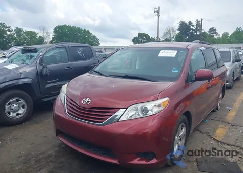 2017 Toyota Sienna Le 8 Passenger z USA, uszkodzony, nr VIN 5TDKZ3DC6HS822945